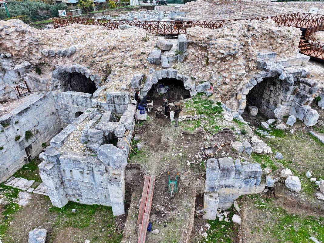 Papa Francis, o kentte keşfedilen Hz. İsa'nın freskini görmek için geliyor! Turistlerin ziyaretine açıldı, büyük ilgi var 19